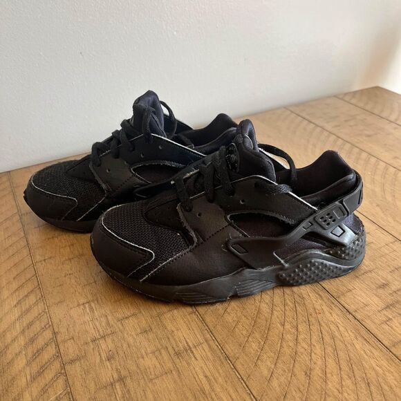 Nike Air Huarache Run "Triple Black" Kids Casual Shoe Size 1Y - Picture 1 of 9